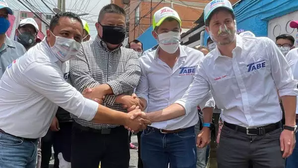 Mauricio Tabe, candidato de la alianza Va por CDMX en compañía de los aspirantes que han declinado en su favor.