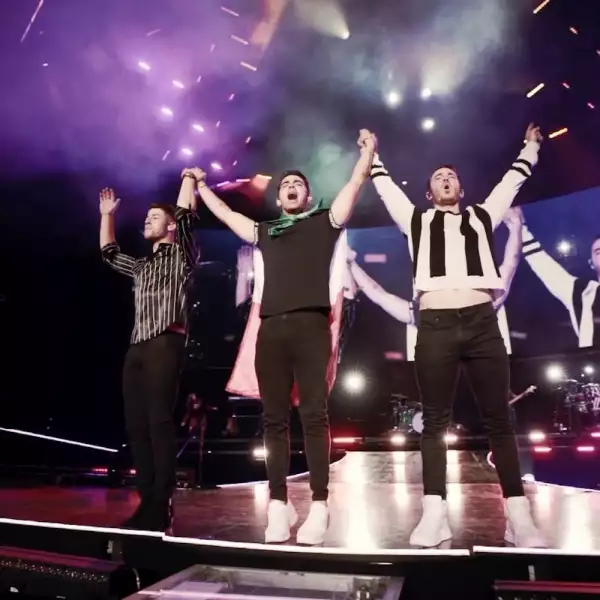 jonas-brothers.jpeg