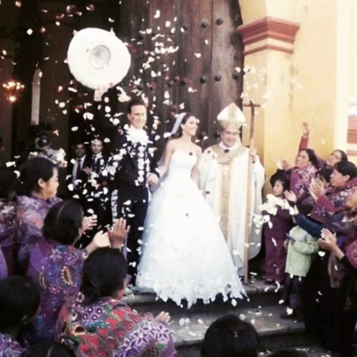 Anahí da la primera entrevista sobre su boda a Adela Micha