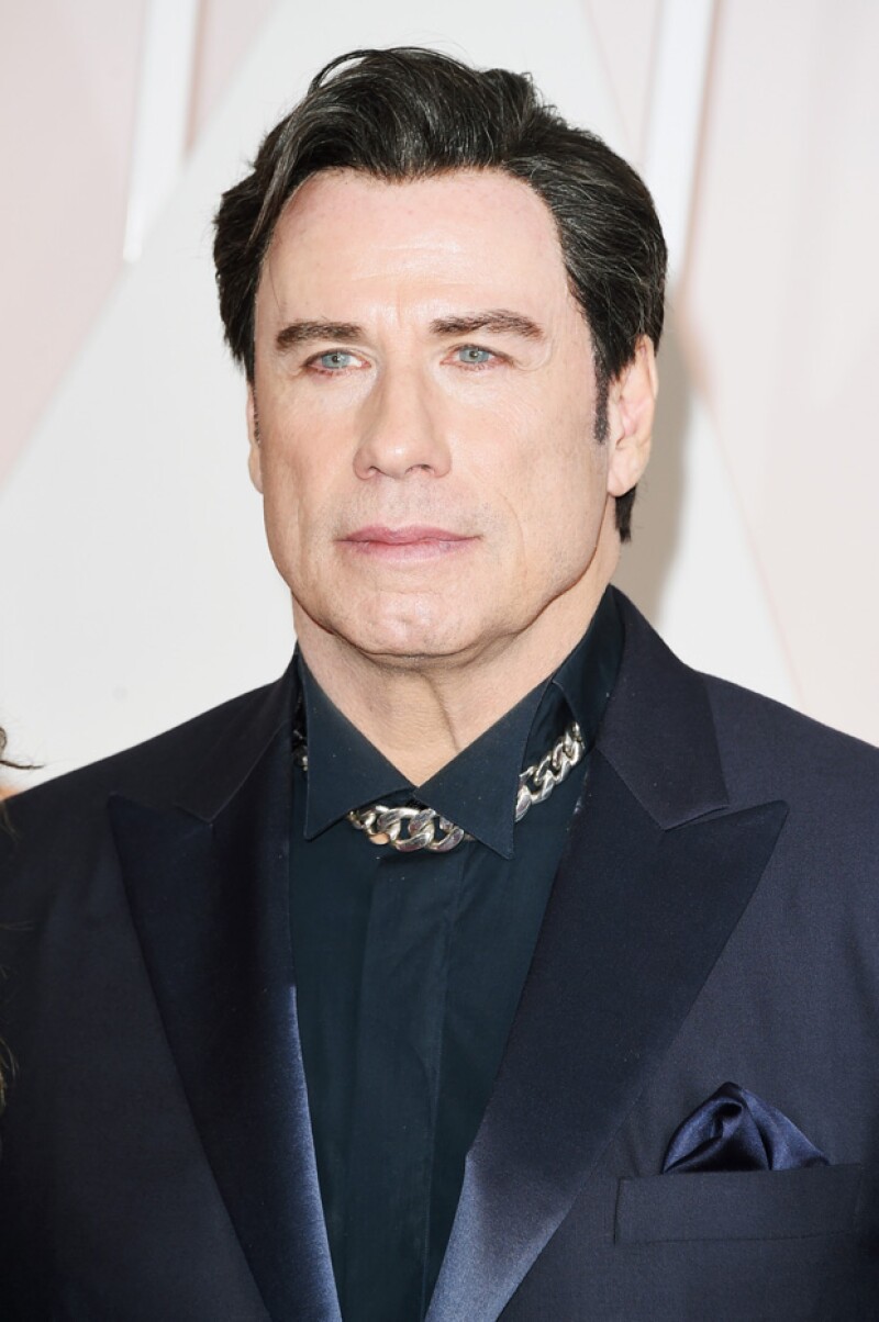 Las redes sociales no perdonaron al actor quien acudió a la entrega de la mano de su esposa Kelly Preston, luciendo un rostro acartonado. ¿Qué se hizo?