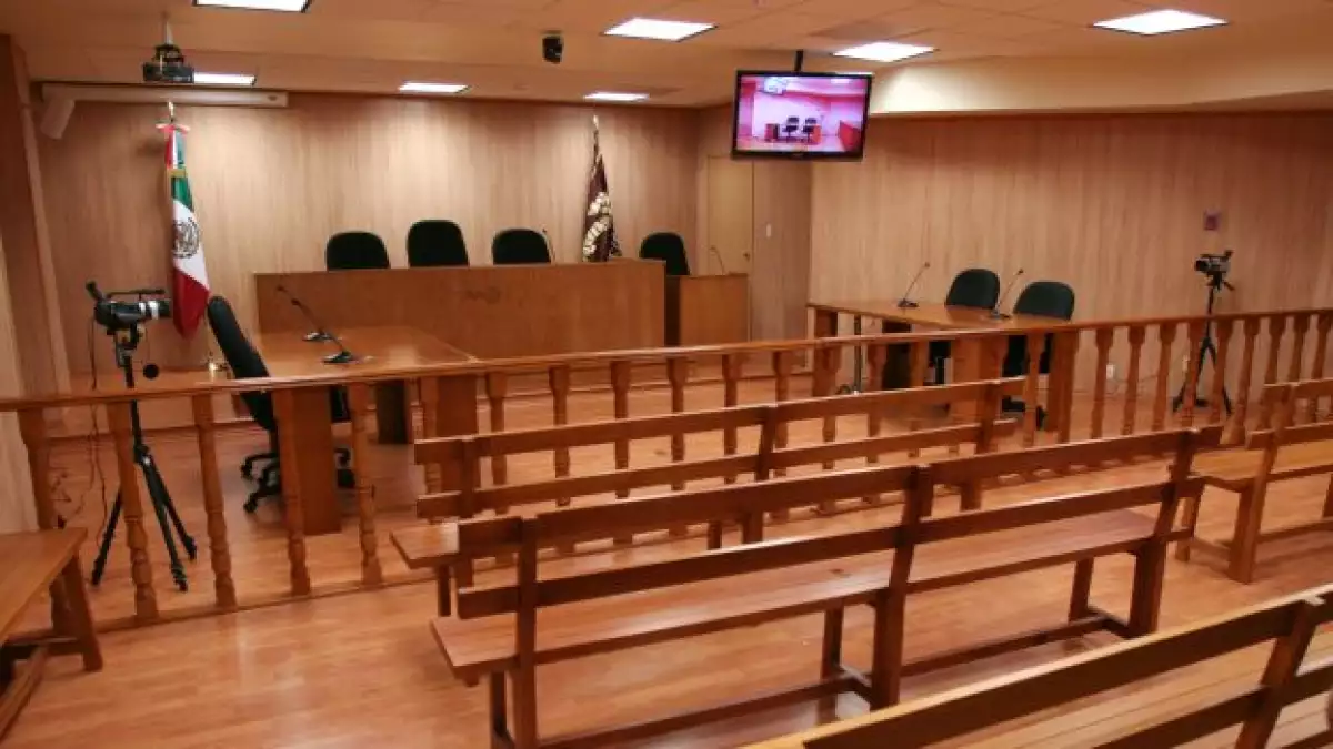 Aspecto de una sala de capacitación para la realización de juicios orales, en el Instituto Nacional de Ciencias Penales