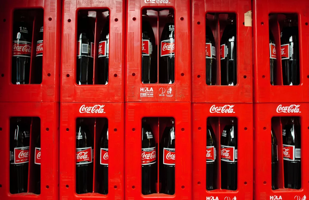 La falta de azúcar en Venezuela implica la interrupción temporal de las líneas de bebidas que se elaboran con esta materia prima, dijo Coca-Cola.