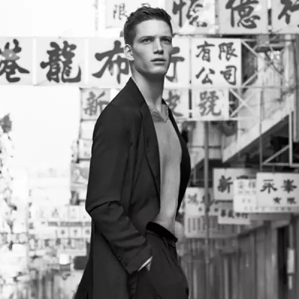 Relajado y casual, una opción para disfrutar las texturas de algodón de estas prendas.