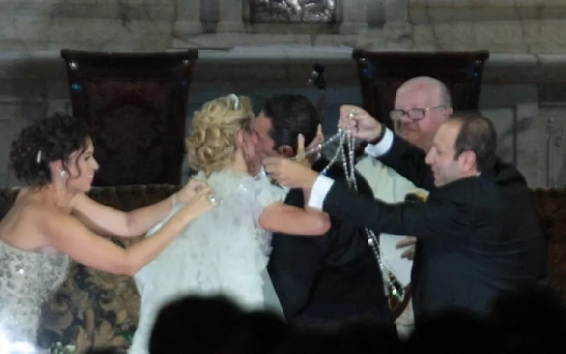 Entérate de la seguridad que hubo, la iglesia donde se dieron el "Sí", los invitados a la boda y los novios, en un recuento de la boda del año.