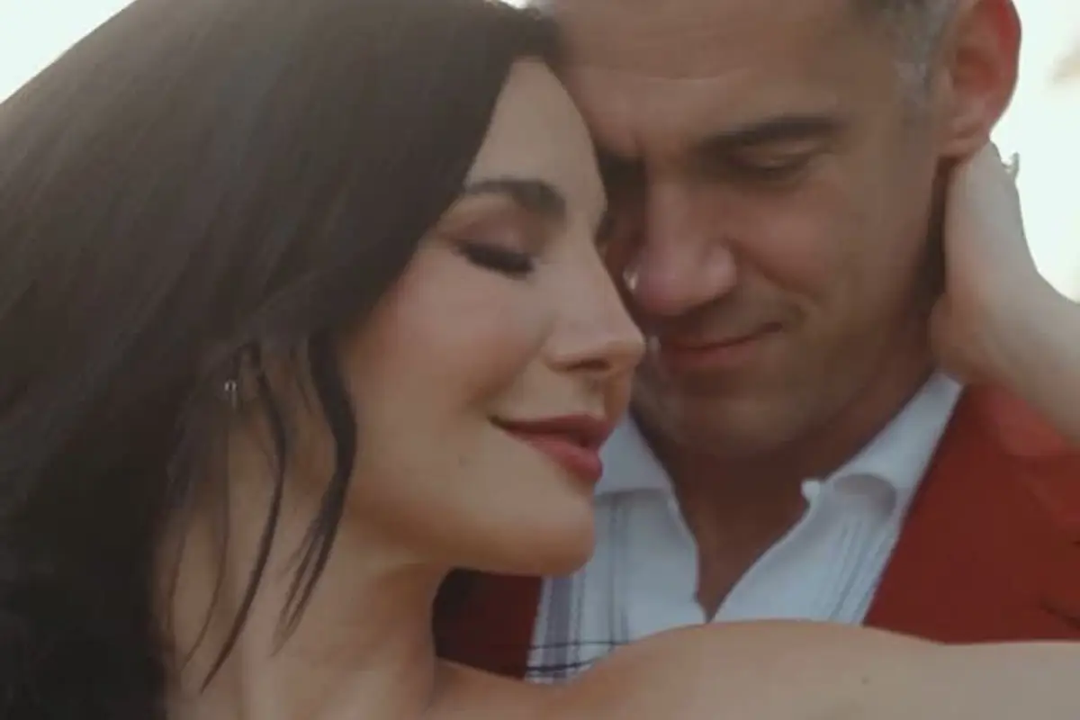 Martha Higareda y su esposo Lewis Howes