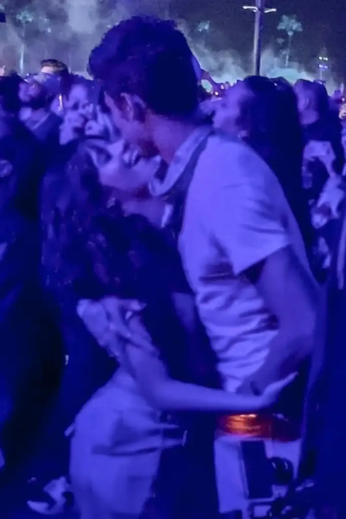 Camila Cabello y Shawn Mendes se besan
