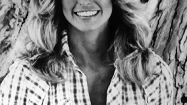 La actriz de origen texano se hizo famosa a los 29 años por su papel como la investigadora Jill Munroe en la serie de televisión Los Ángeles de Charlie, en 1976.