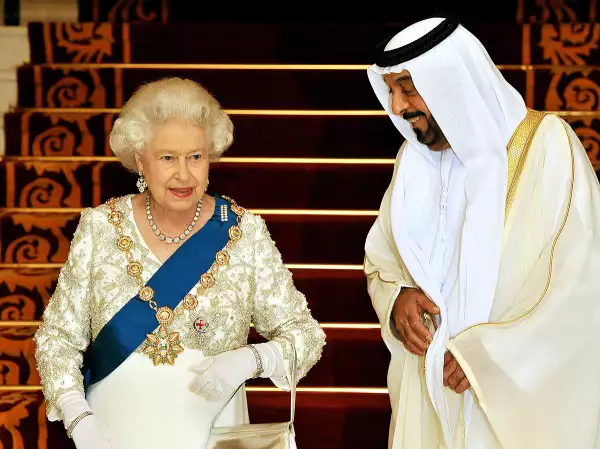 Sheikh Khalifa Bin Zayed al Nahyan, the President of the United Arab Emirates, greets Queen Elizabeth II at the Mushrif Palace, Abu Dhabi, United Arab Emirates - 25 Nov 2010