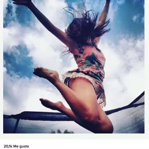 Otra que vive en USA pero que no olvida sus raíces es Karla Souza y así festejó a nuestro país.