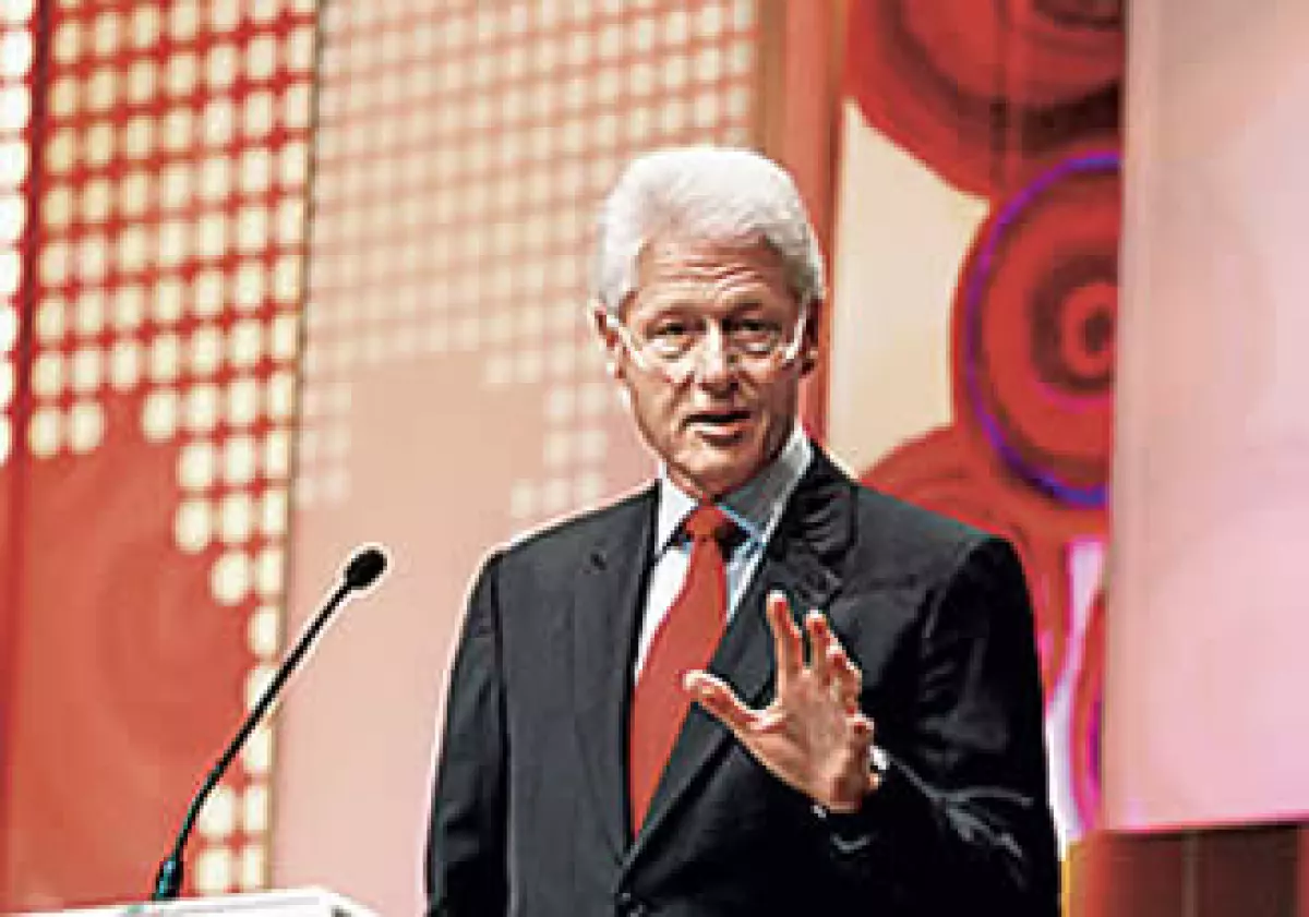 Clinton sugirió que el presidente Obama tendría que enviar a la Marina de Estados Unidos a hacer explotar el pozo. (Foto: Cortesía Time)