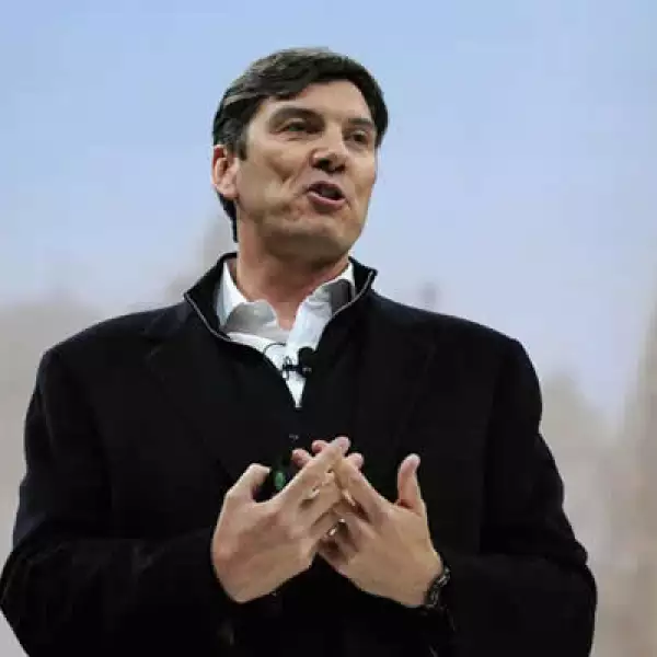 El CEO de AOL, Tim Armstrong pidió perdón tras haber despedido publicamente a un director creativo delante de 1,000 personas, y por culpar de los cambios a los planes de pensiones de la empresa a los empleados que reciben apoyos por tener bebés prematuros