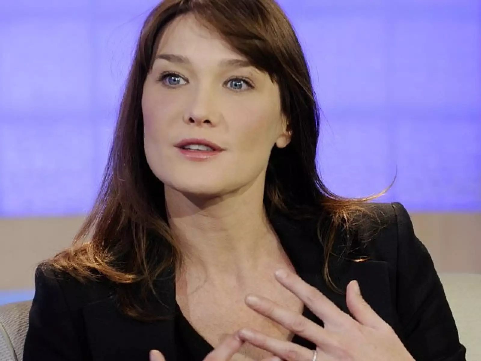 La primera dama francesa, Carla Bruni, participará en el Fondo Mundial contra el sida, según informó el jueves la oficina de la presidencia, lo que supondrá una nueva faceta para la modelo convertida en cantante.