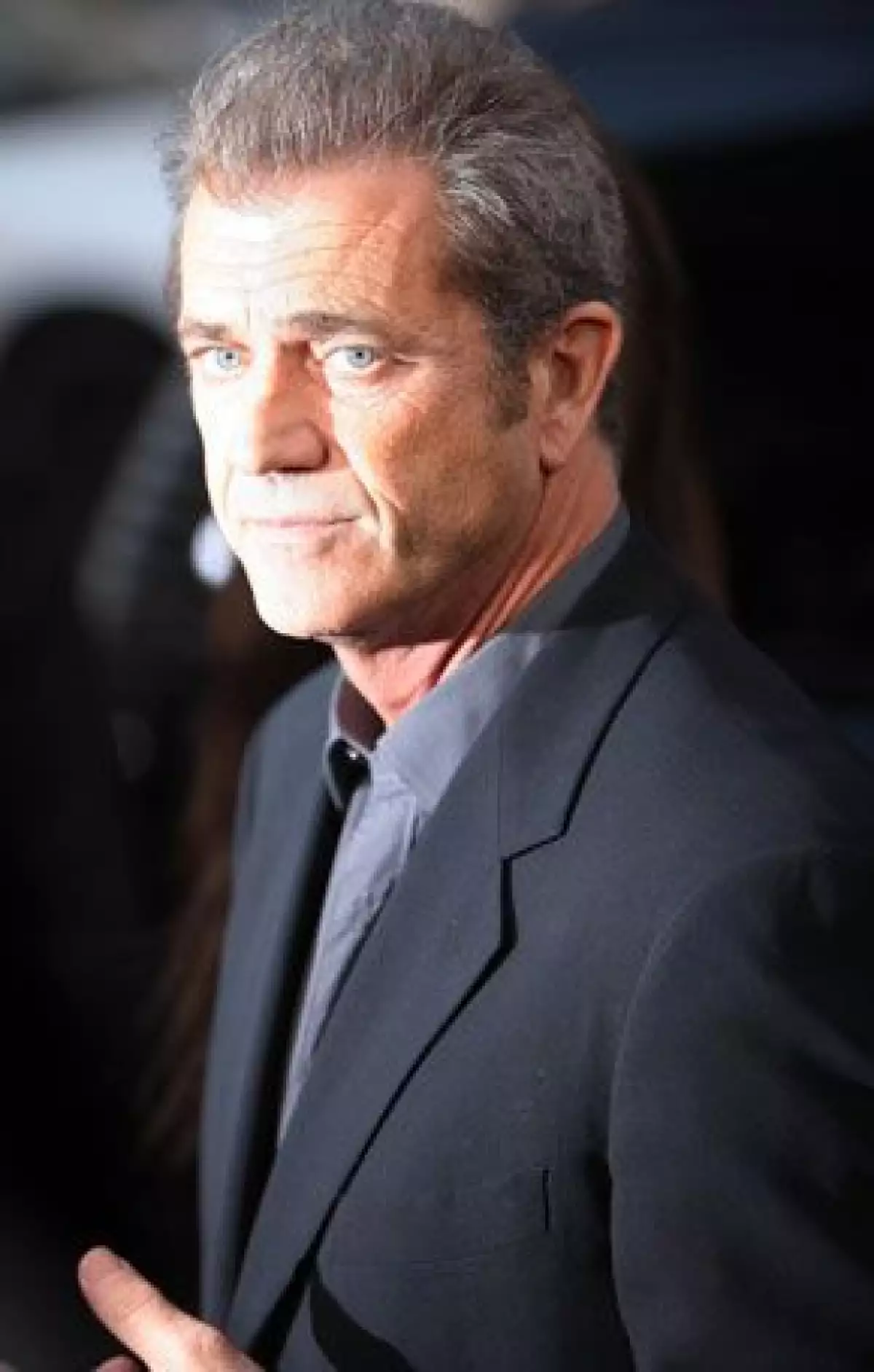 El retiro de cargos se efectuó de una manera expedita por parte del juez Lawrence Mira, quien resolvió la petición del abogado del actor de 53 años.
