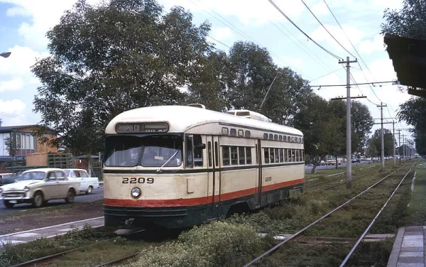 800px-Mexico_City_PCC_tram_in_1971_-_Calzada_de_Tlalpan.jpg