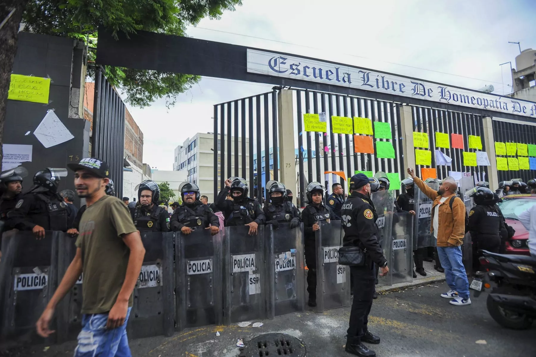 Protesta Escuela de Homeopatía