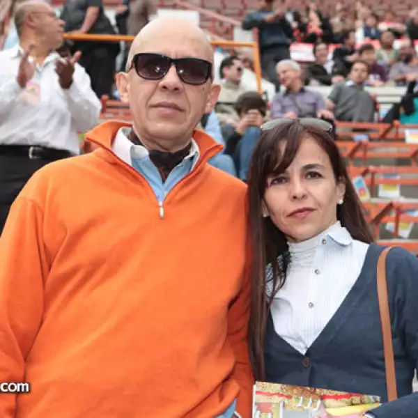 Santiago Salmones,Lourdes Salmones
