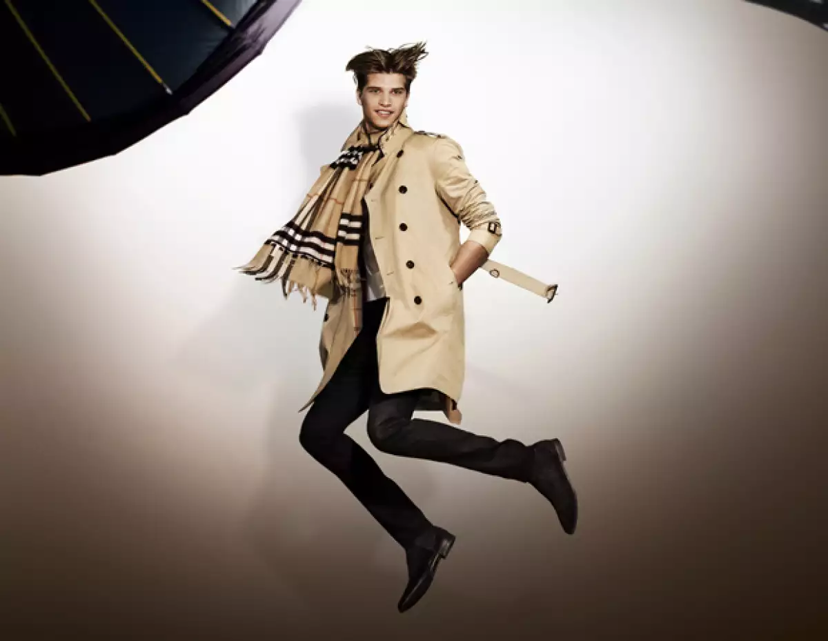 El modelo Toby Huntington-Whiteley es el hermano de Rosie.