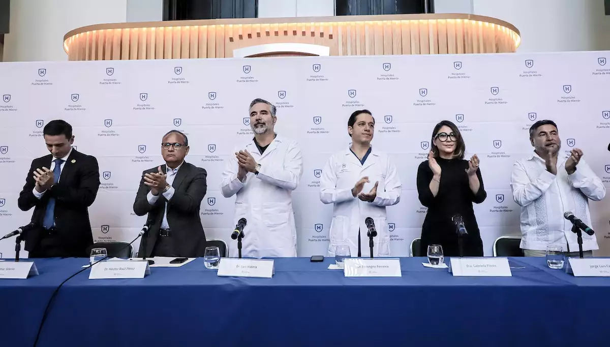Imagen de los participantes de la conferencia de prensa en la que se anunció el trasplante bipulmonar realizado por el Hospital Puerta de Hierro Andares.