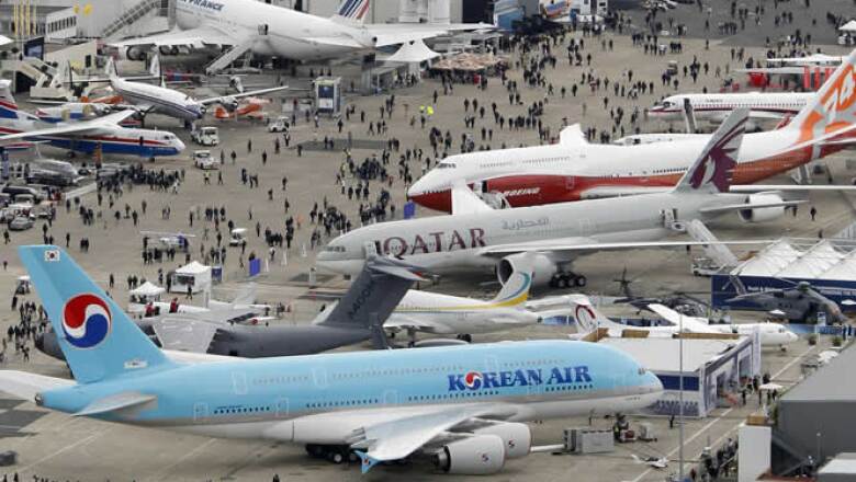 Airbus espera jugosos contratos para la entrega de su nuevo avión con uso eficiente del combustible, el A320; en tanto, Boeing muestra su nueva aeronave, el 787 Dreamliner, y el de pasajeros para vuelos intercontinentales, el 747-8.