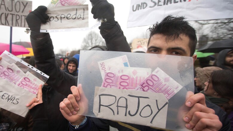 Durante la visita de Mariano Rajoy a Berlín se registraron diversas protestas en su contra. El PP dijo que emprenderá acciones legales contra quienes atribuyen los pagos irregulares.