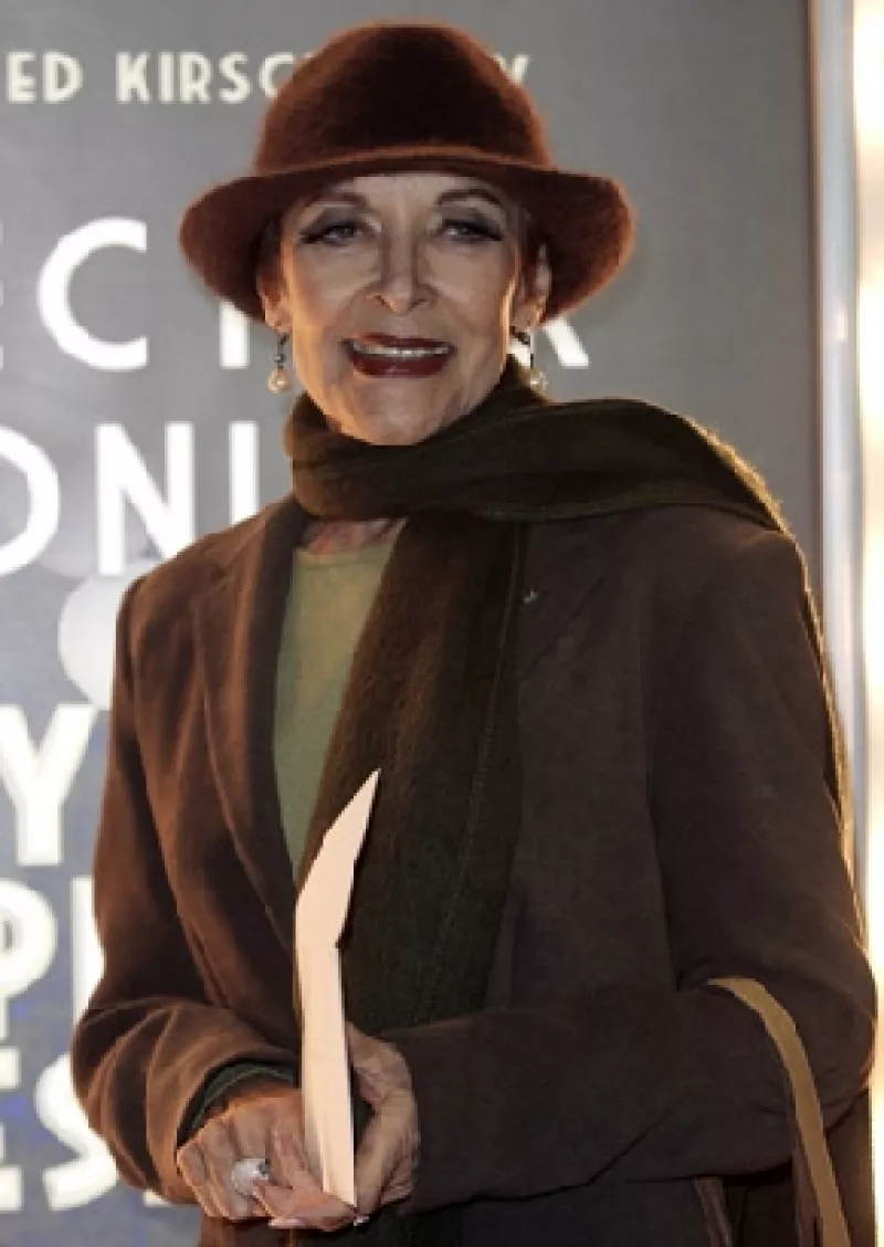 La actriz continúa hospitalizada y en observación constante por parte del doctor René Rodríguez, quien reportó que la artista se encuentra estable.