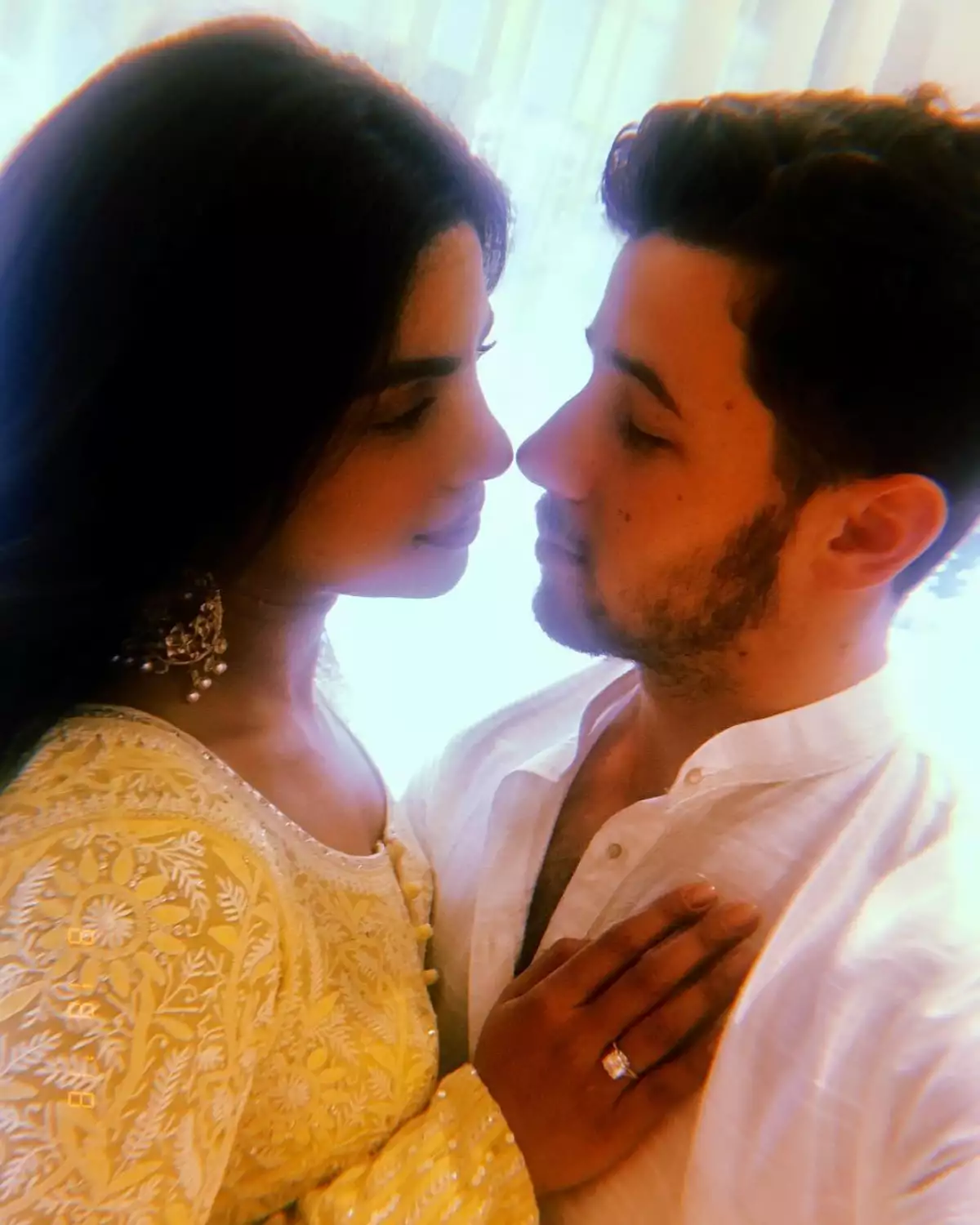 Nick Jonas y Priyanka Chopra celebran de la manera más tradicional su compromiso