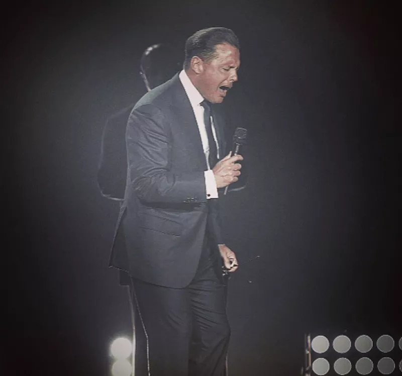 Una laringitis es la razón médica por la que el cantante se ha visto obligado a suspender dos de sus shows, situación que no había ocurrido en sus más de 30 años de trayectoria.