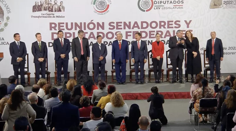 El presidente se reúne con diputados y senadores de la 4T