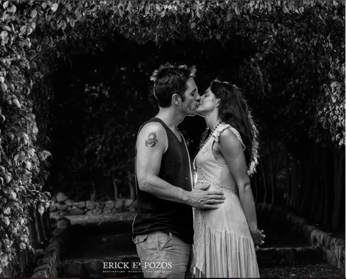 La esposa de Mauricio Ochmann no dudó en responder a los rumores de embarazo que surgieron a raíz de una foto publicada en Instagram.