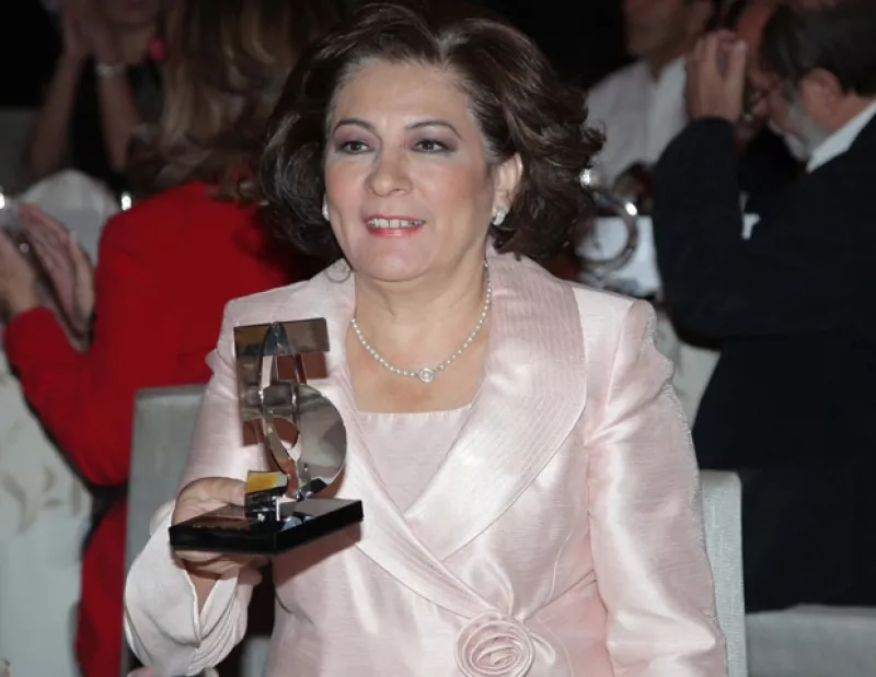 Laura Manzo, editora general de la revista Quién, e Ignacio Lozano, editor de política de la publicación, entregaron los reconocimientos.