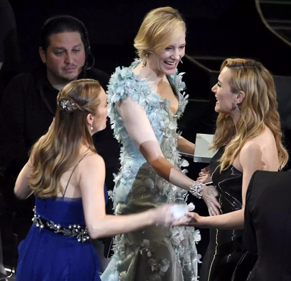La británica se vio muy entusiasmada mientras platicaba con Cate Blanchett y Brie Larson... ¿Qué les habrá comentado?
