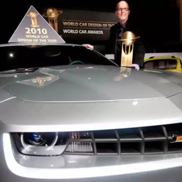 El Chrevrolet Camaro fue reconocido en el Autoshow Internacional de Nueva York 2010 con el “World Car Design of the Year”. El premio lo recibió Tom Peters, Director de Diseño Chevrolet para Vehículos de Alto Desempeño.