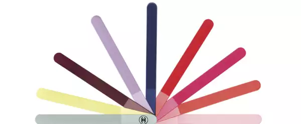 lima-CHANEL-manicure-esmaltes-color-tonos-uñas-stickers.jpg
