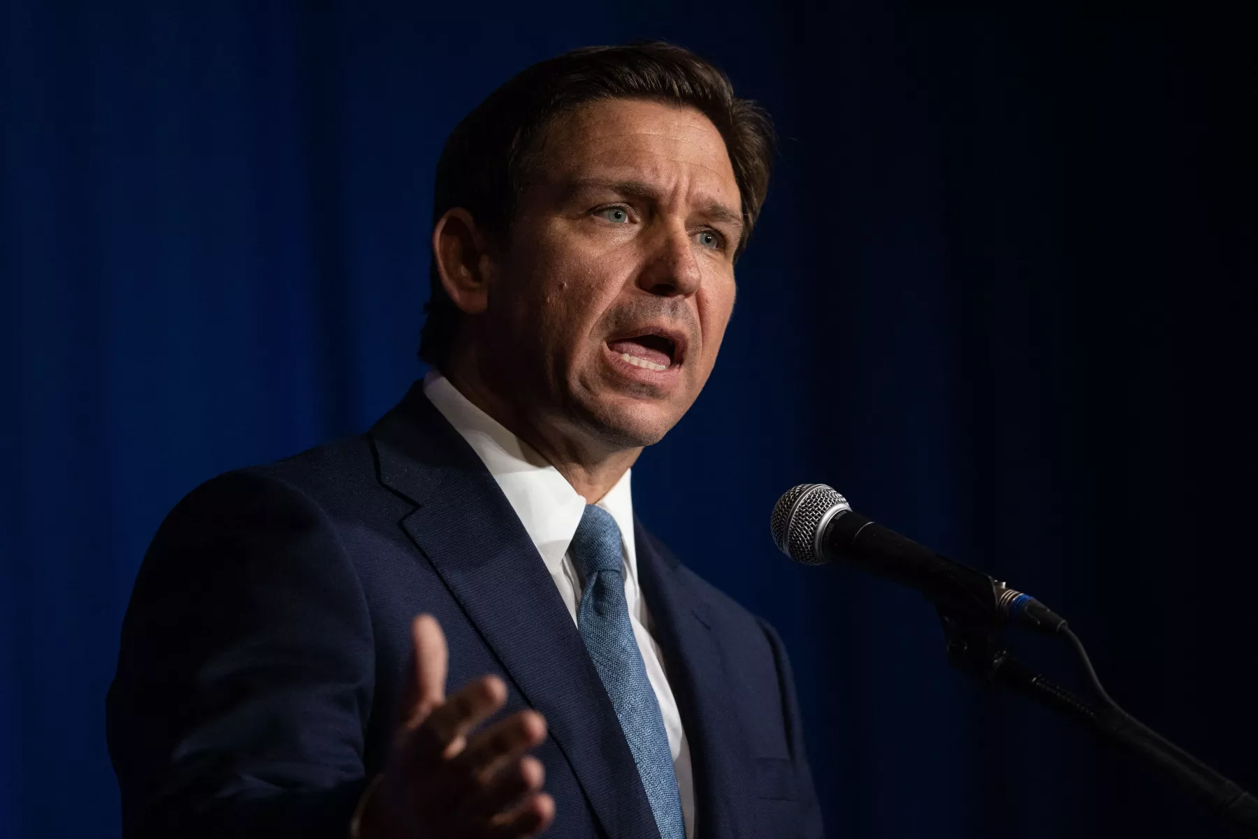 ron-desantis-disney-eludir-supervision-estatal