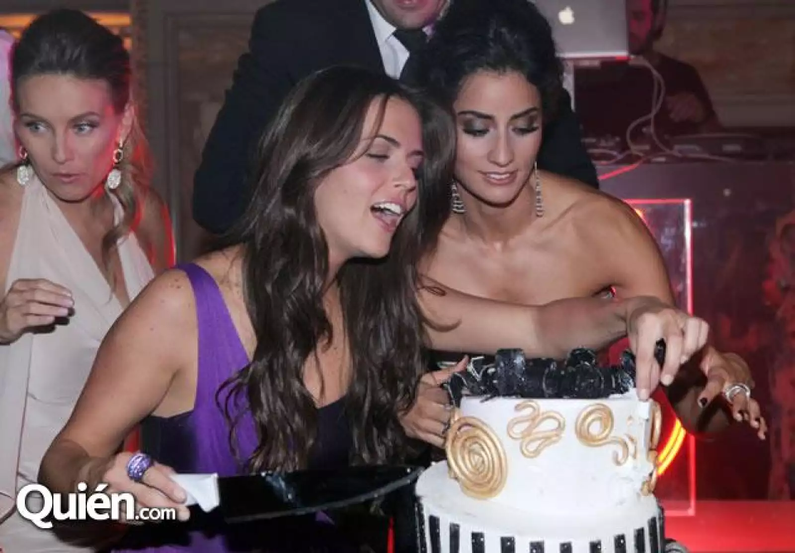 Dominika Paleta,Claudia Álvarez,Paola Núñez