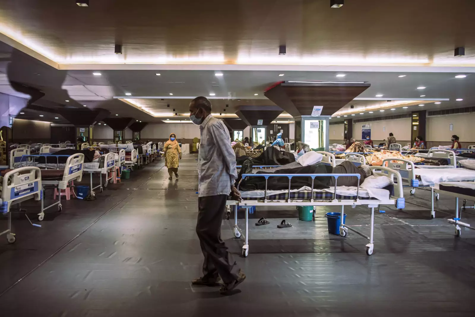  India registró el jueves el mayor recuento diario de nuevas infecciones de COVID-19, con 314,835 casos, mientras una segunda ola de la pandemia suscita nuevos temores sobre la capacidad de aguante de unos servicios de salud que se están desmoronando.