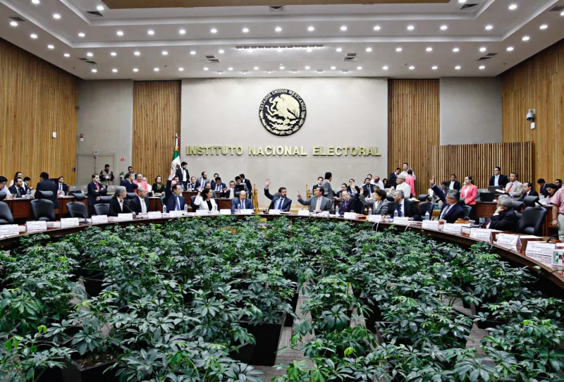 Determina la pérdida del derecho a ser registrados a los aspirantes a gobernador, diputados y presidentes municipales.