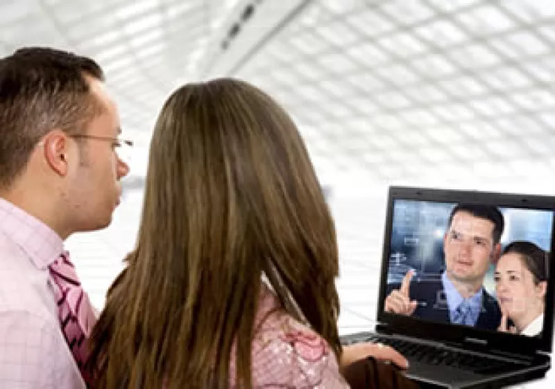 Puedes practicar con un amigo realizando una entrevista simulada a través de Skype. (Foto: Photos to Go)