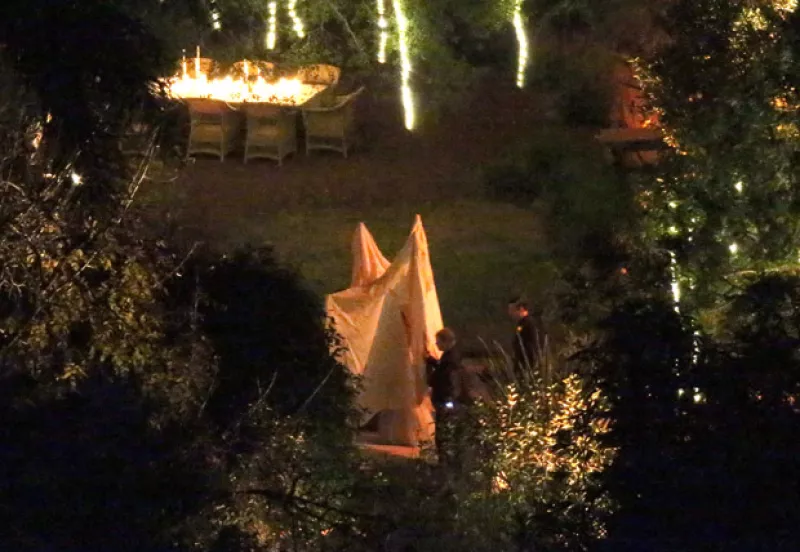 Con famosos invitados como Drew Barrymore y Gwyneth Paltrow, la actriz dio el sí en su casa de Beverly Hills.