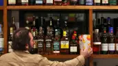 Trump amenaza con un arancel del 200% al vino si la UE no elimina el gravamen al whisky
