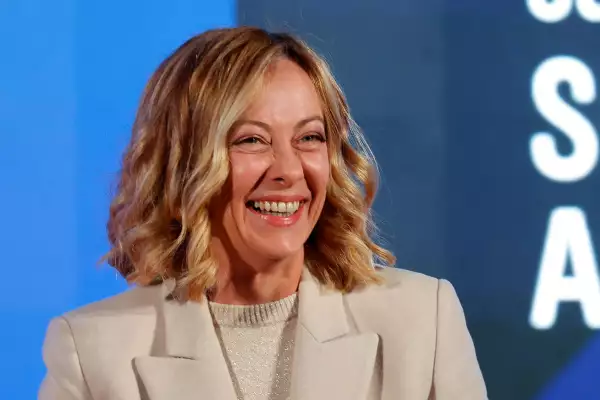 La primera ministra italiana Giorgia Meloni reacciona mientras asiste al festival político Atreju, organizado por el partido de derecha Hermanos de Italia de Meloni (Fratelli d'Italia), en Roma, Italia, el 14 de diciembre de 2024.