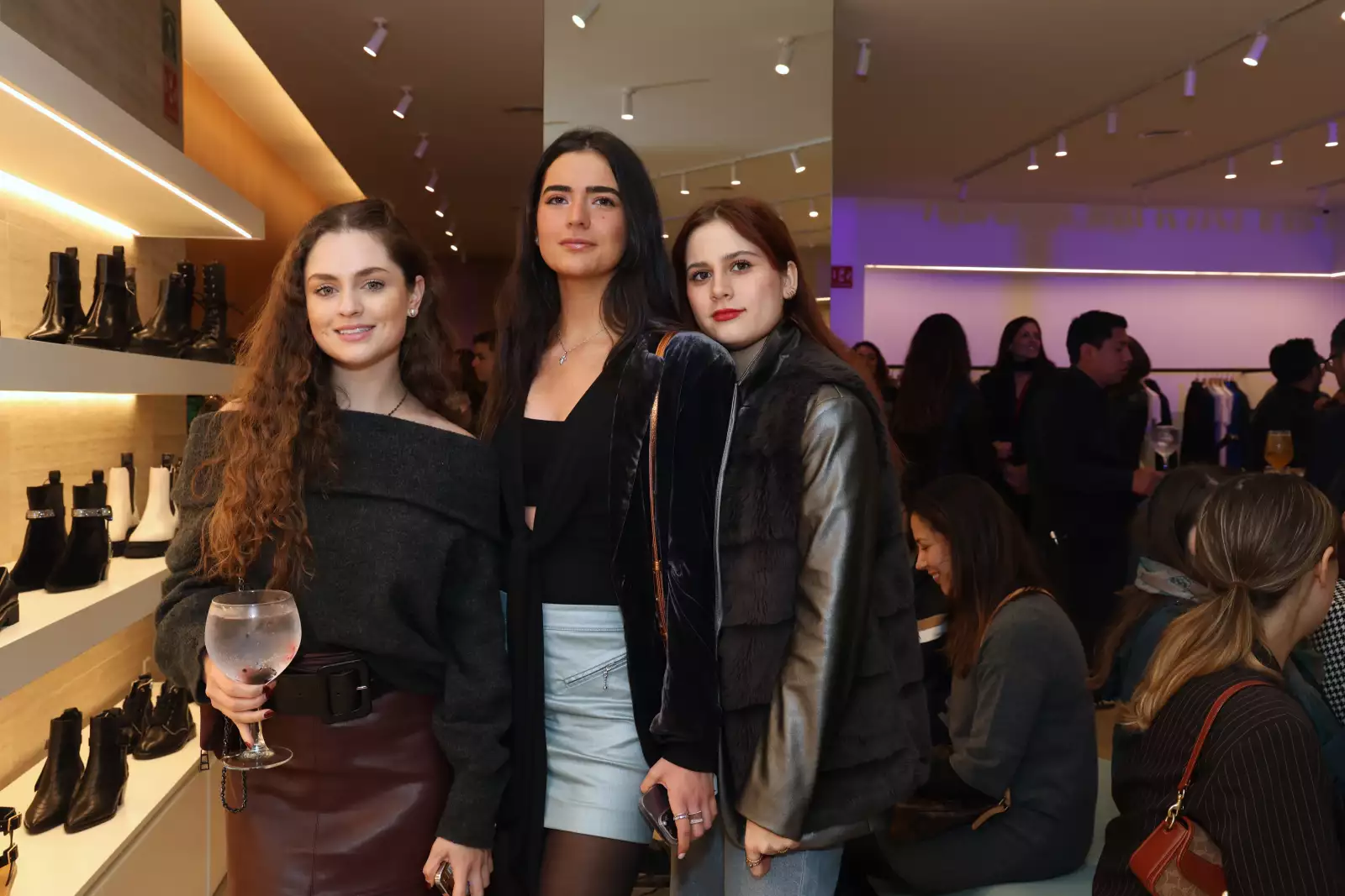 María Puente , Natasha Schroeder y Paula Prieto 