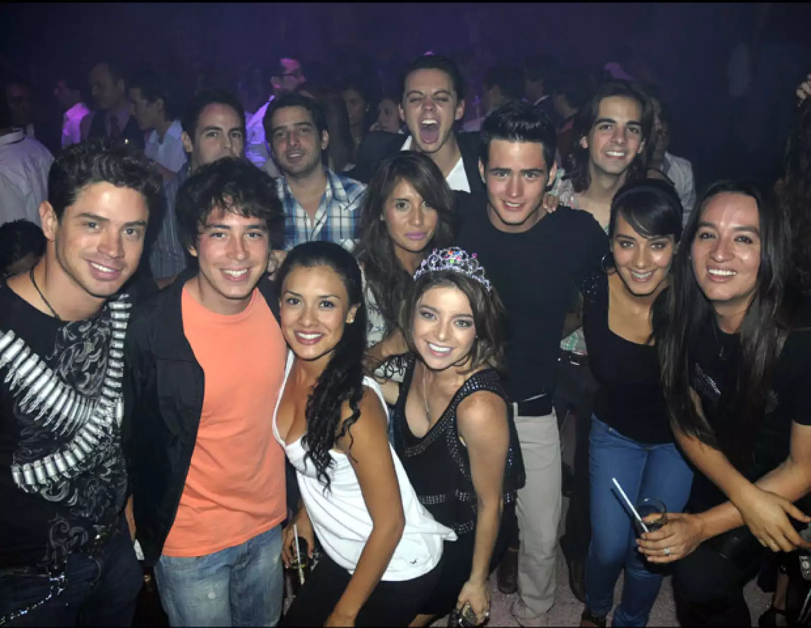 Violeta disfrutó cada momento de la noche en compañía de sus amigos.