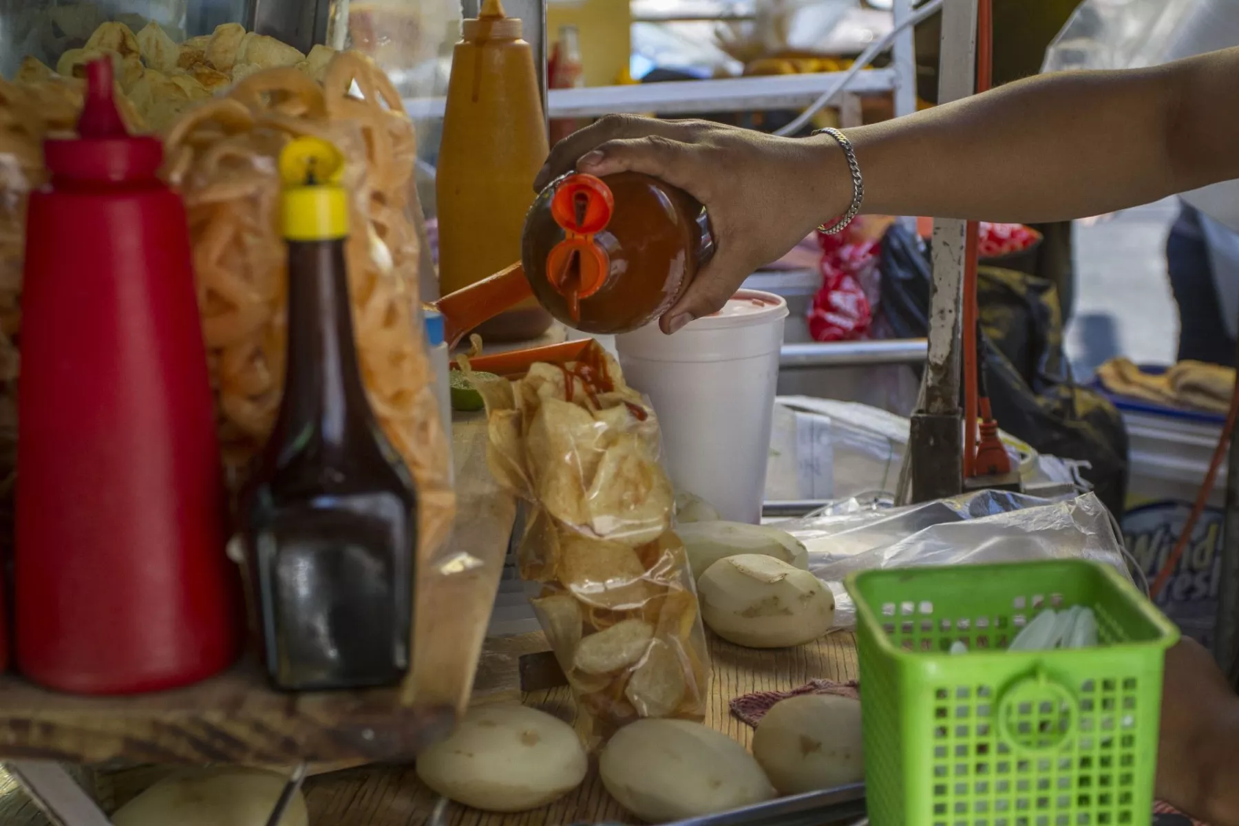 ¿Habrá venta de comida chatarra en escuelas? Exigen lineamientos a la SEP