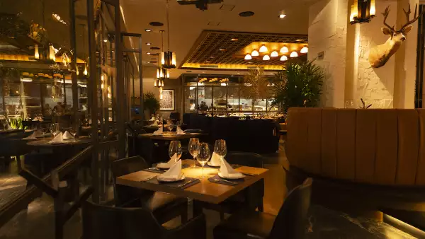 Imagen de la cocina abierta de Mochomos Arcos Bosques
