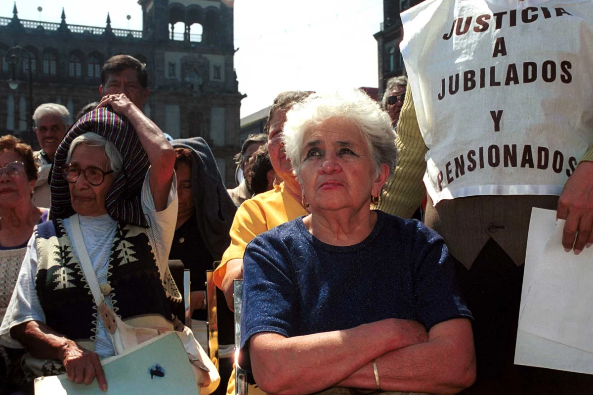 Las aseguradoras buscan cambiar la edad de jubilación de las mujeres, argumentando que actualmente viven más años.