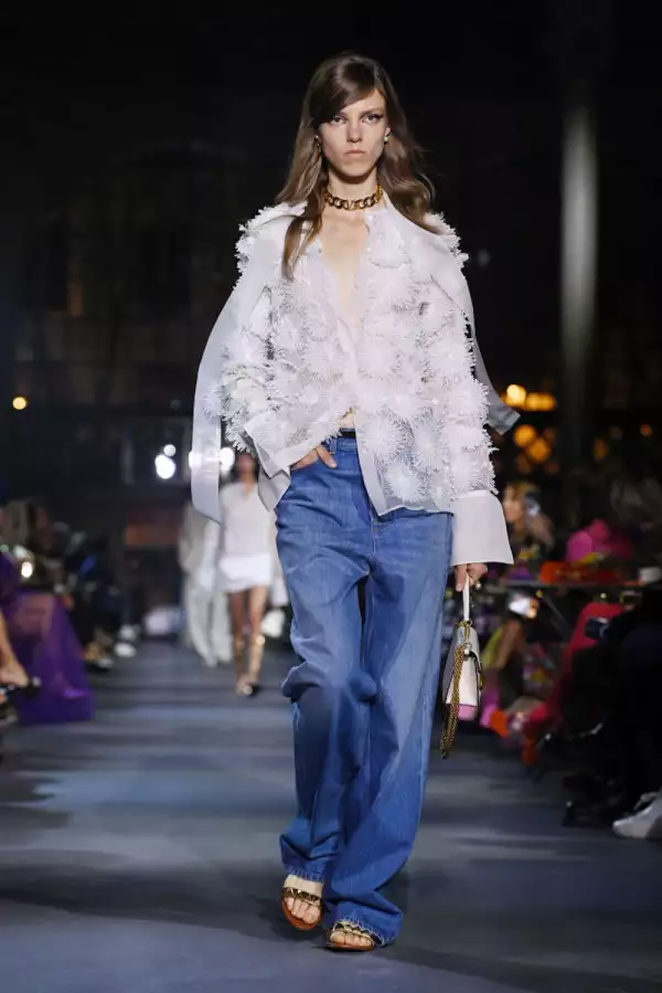 Valentino : Runway - Paris Fashion Week - Womenswear Spring Summer 2022