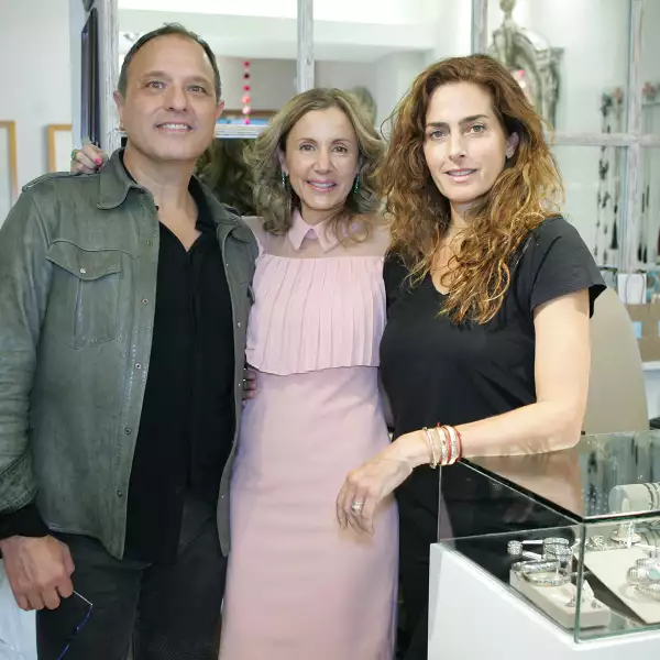 Venta de joyería de Adriana Gutiérrez