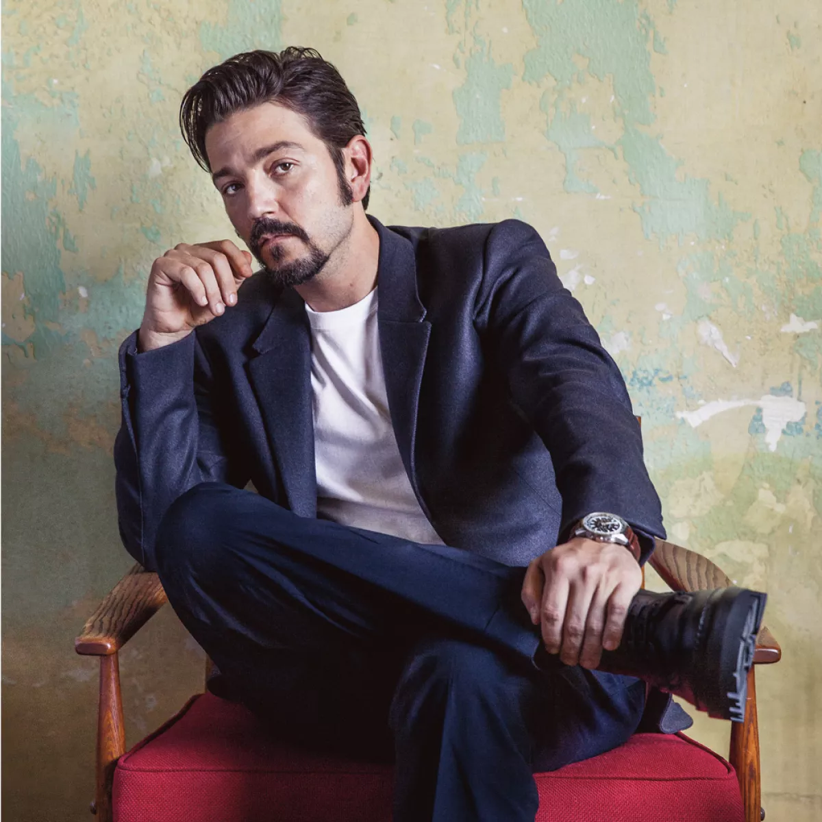 Diego Luna Life and Style 4