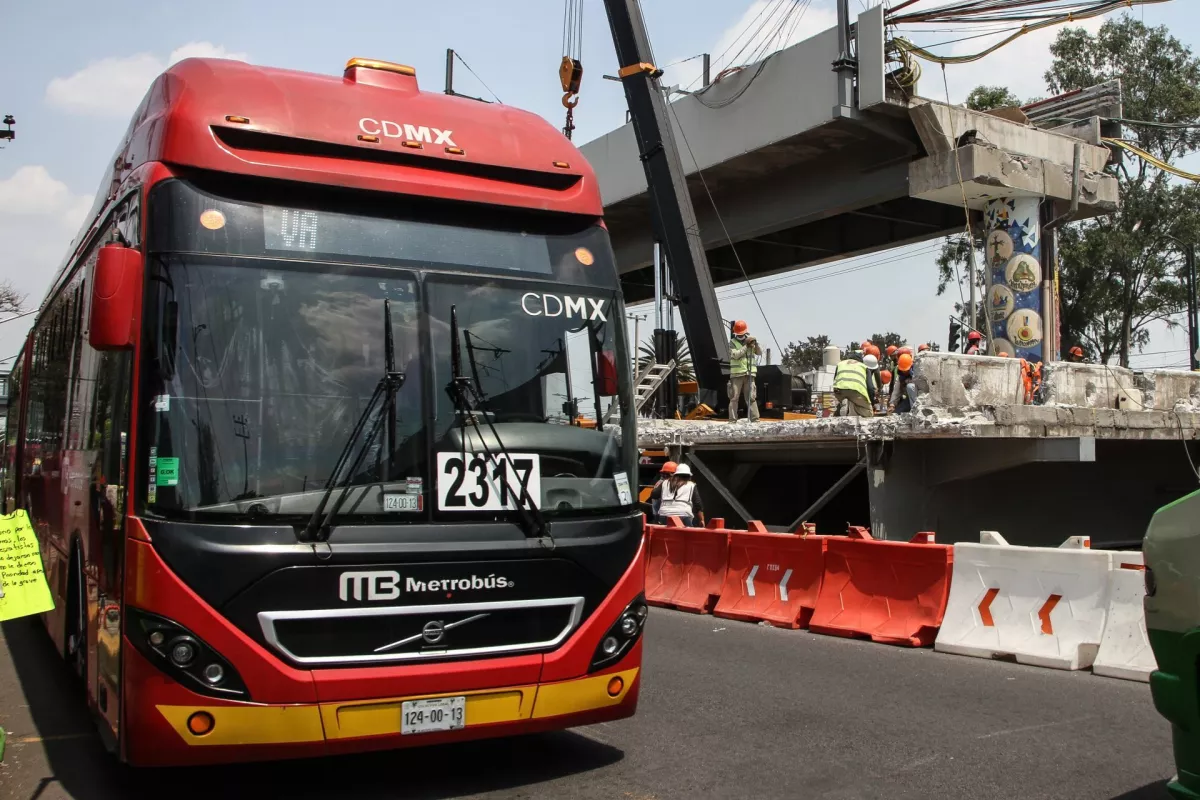 Tras el derrumbe de la línea 12 del Metro, se habilitó el Metrobús de Tláhuac a Coyuya. 